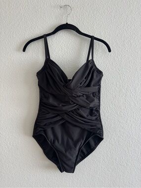 Miraclesuit Rock Solid Revele One Piece Swimsuit NWT size 8 DD Black